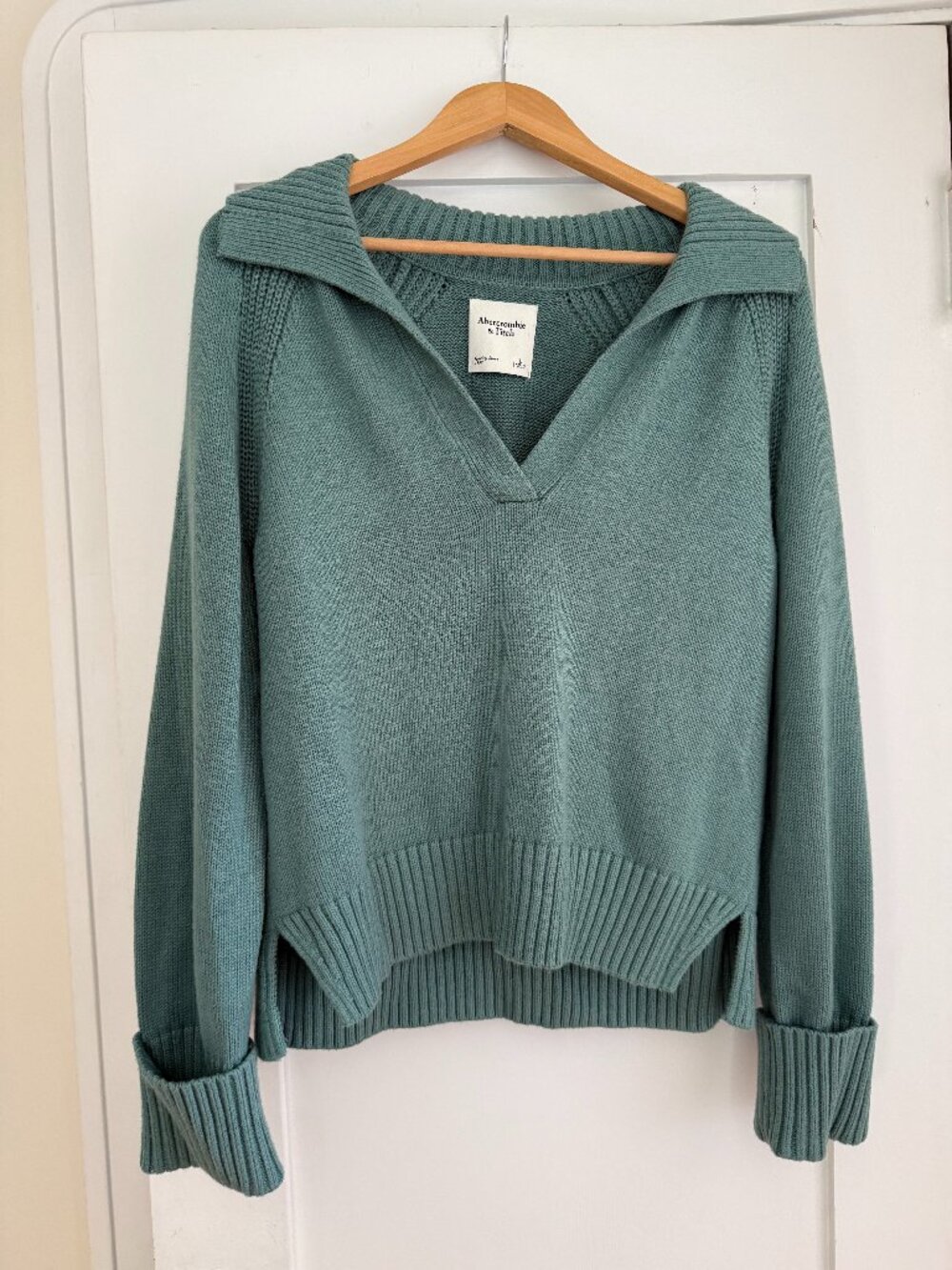 Abercrombie & Fitch Teal Green Collared V-Neck Sweater – Large